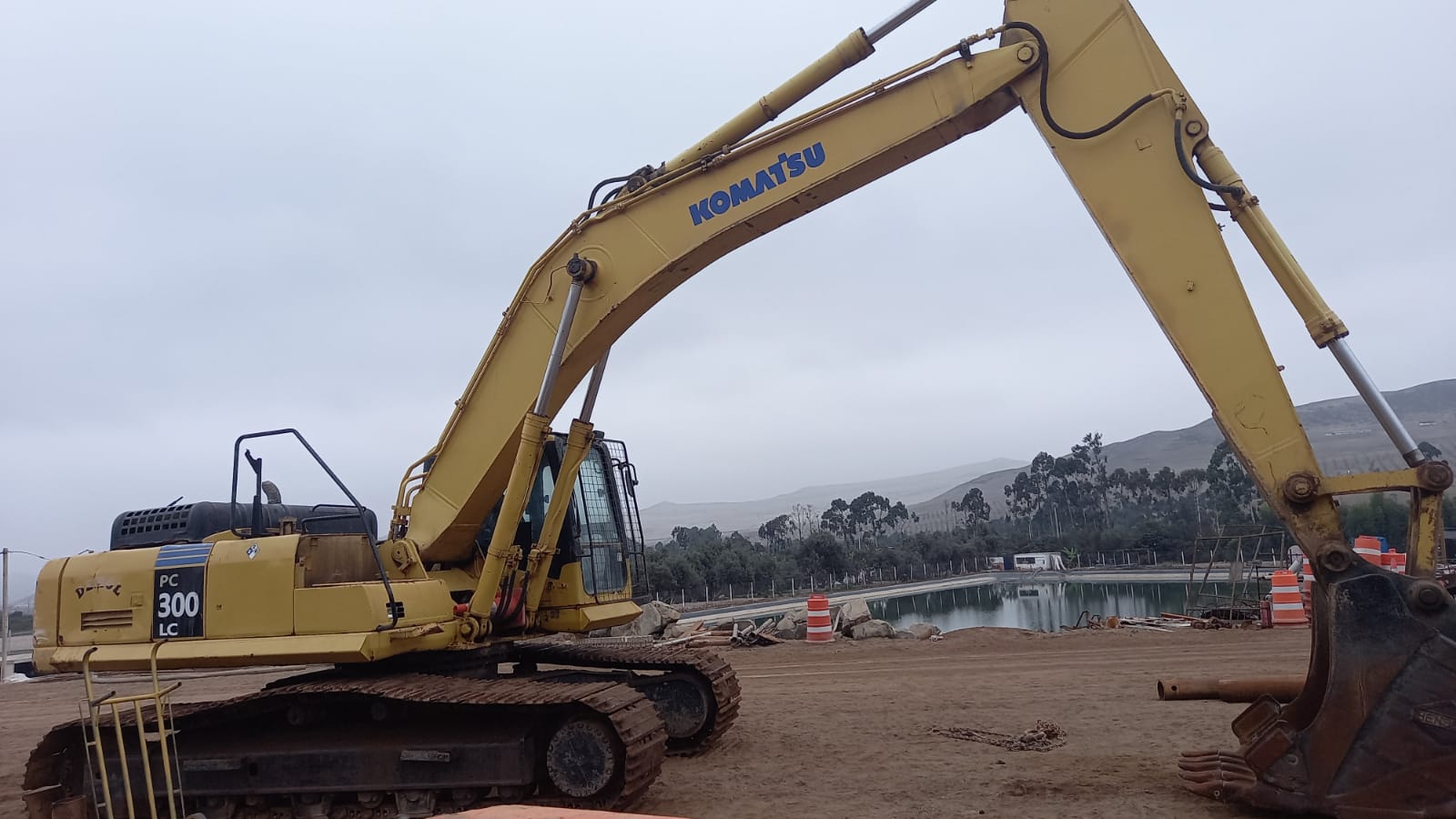 VENTA EXCAVADORA KOMATSU
